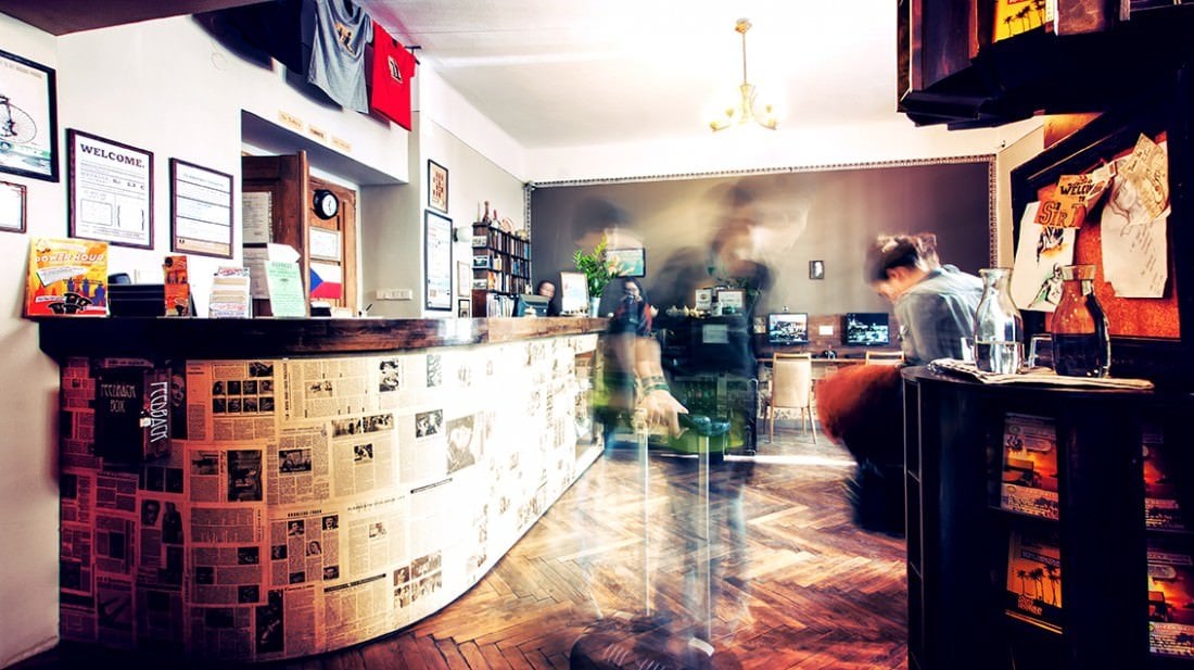 save money while traveling by staying in hostels