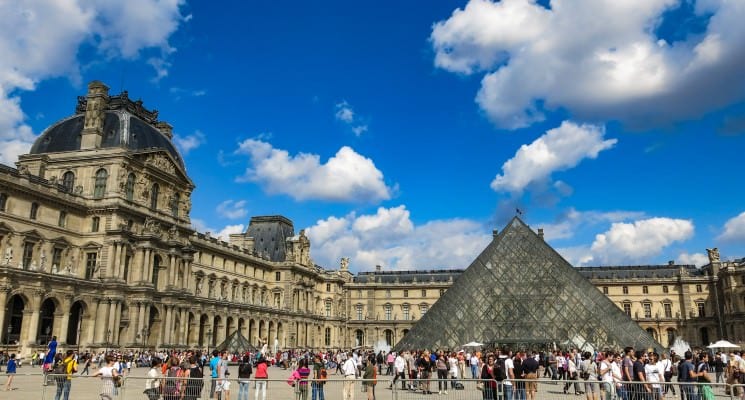 best hostels in paris