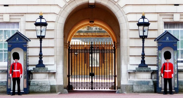things to do in London - changing of the guard