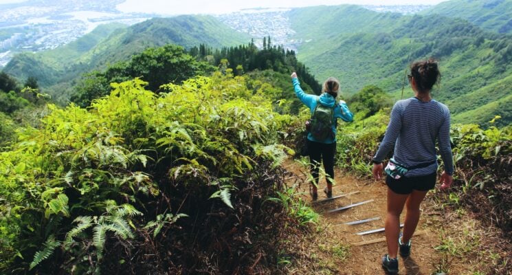 two people hiking in Oahu, Hawaii